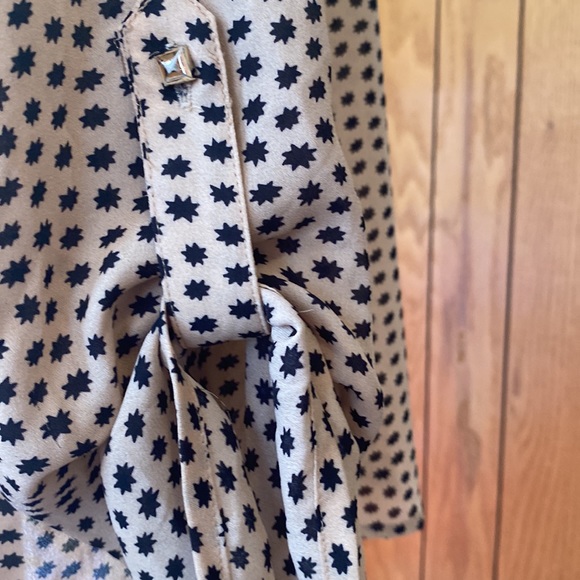 DRESS BARN XL BLACK & TAN 3/4 SLEEVES BLOUSE 100% POLYESTER V NECK - Picture 5 of 6